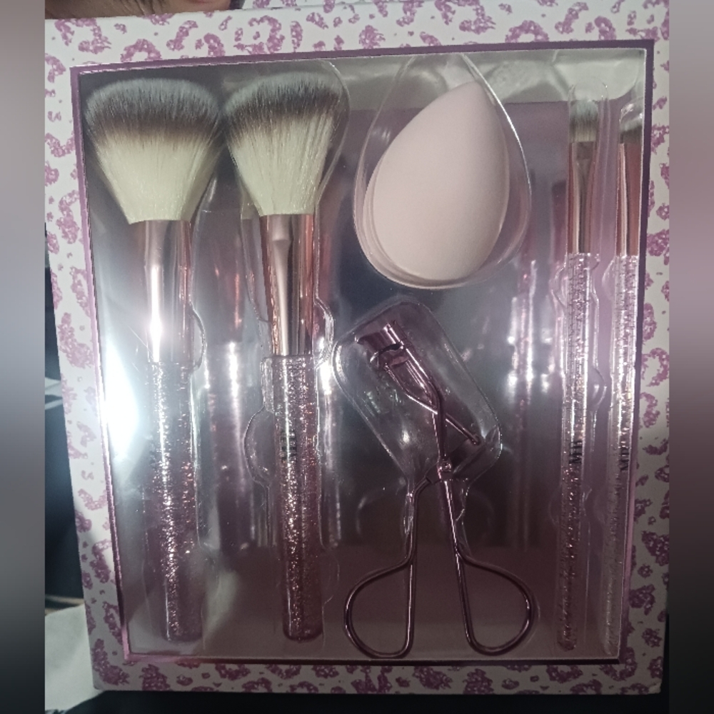 NEW 6 PC Glitz & Glam Brush Makeup Kit